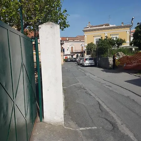 Montecarlo Casa Vacanza * 圣尼科拉阿尔切拉